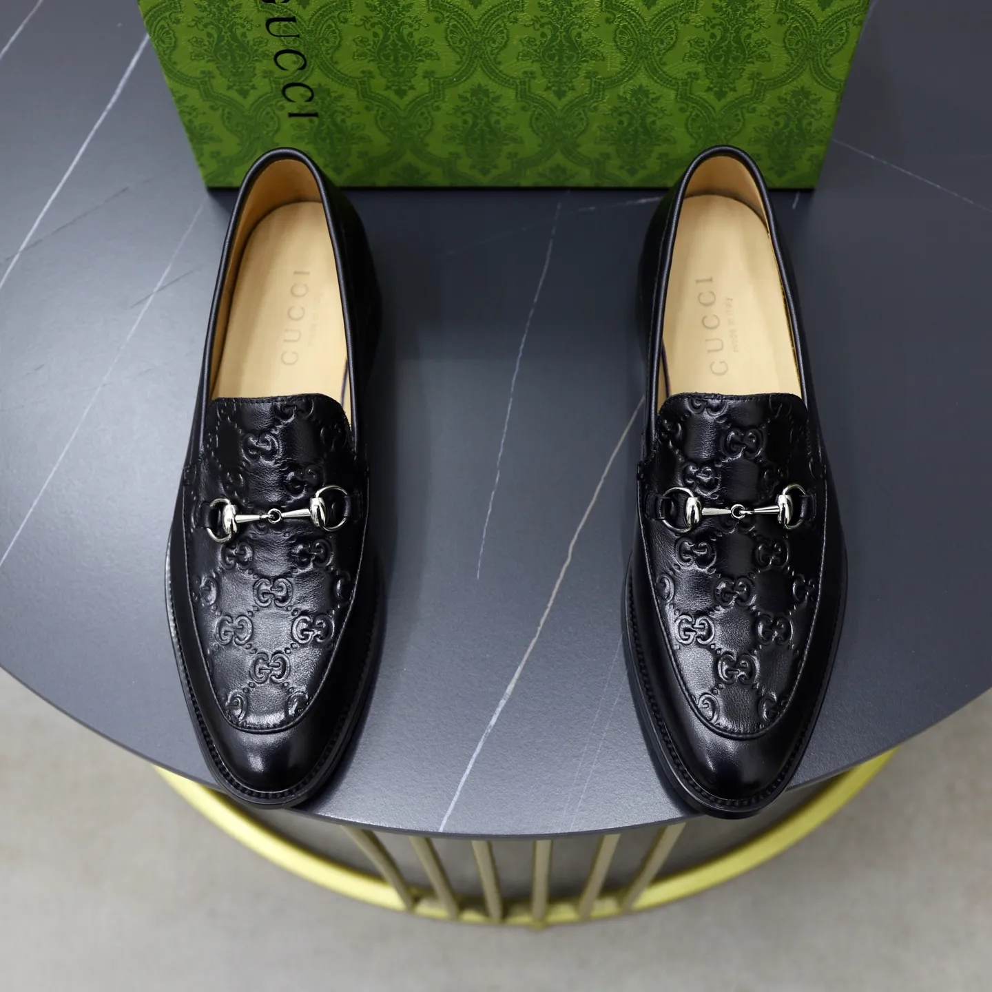 Men's shoes: 260🙅‍♂️🙅‍♂️🙅‍♂️Niuli Brand: GUCCI Size: 38-44 (45 can be customized) Level: Counter classic Material: Original soft cowhide upper Comfortable cowhide lining Original lightweight outsole Style category: Business casual footwear Driving leather shoes Color: Actual picture color